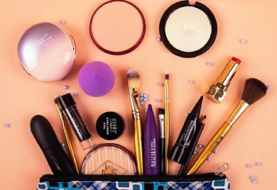 Ne bacajte u smeće: Kako popraviti razbijenu ili rastopljenu šminku?