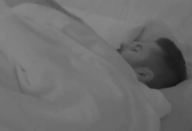 BILAL JOŠ JEDNU ODVEO U KREVET! Evo sa kojom zadrugarkom je sad završio ispod jorgana, sve se ZATRESLO