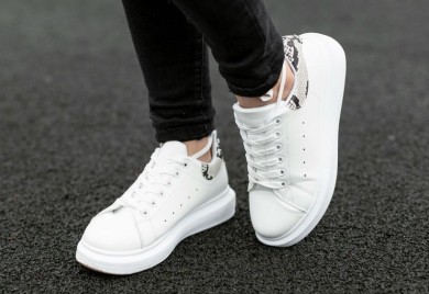 Bijele patike biće kao nove: ‘Sve što vam je potrebno već imate kod kuće’