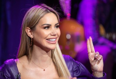 BRDO PLASTIČNIH OPERACIJA I EKSPLICITNI SNIMCI: Bivši prijeti klipovima, rekao da su urinirali po njoj, a evo šta ona radi