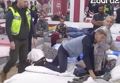 ULETJELO OBEZBJEĐENJE! PLJUŠTALI ŠAMARI! Čeka se odluka Velikog šefa zbog muško-ženske tuče!