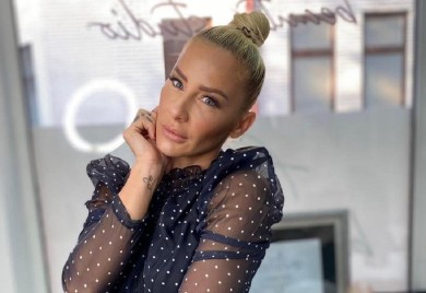 OVO SAM JA: Milica Dabović nosi crnu čipku i pink tračice