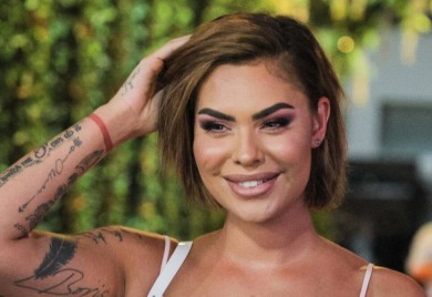 MINA VRBAŠKI UHVAĆENA U STRASNOM LJUBLJENJU SA OVIM MUŠKARCEM: Svi ga ZNATE, a oko njih sve PUCA