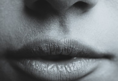 Kako se riješiti ispucalih usana?