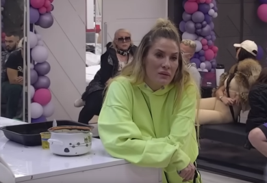 RASKINULA SA ZVEZDANOM, PA UNIŠTILA ANU! Anđela URLALA na Ćurčićevu, ona uzvratila: "UMRI, nije mi te žao"