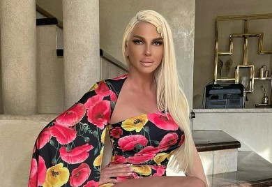 SILIKONI JELENE KARLEUŠE U KRUPNOM KADRU