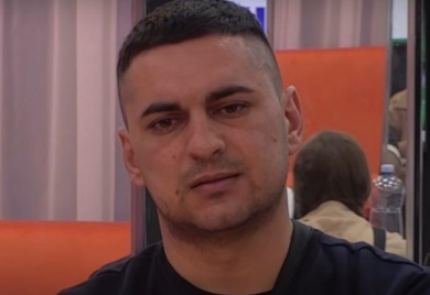 DISKVALIFIKOVAN BEBICA! Stiglo pismo Velikog šefa, pokrenuta MOMENTALNA TUŽBA zbog kršenja ugovora!