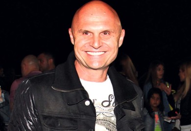 NEĆETE GA PREPOZNATI: Ovako Aleksandar Mili izgleda sa kosom do ramena