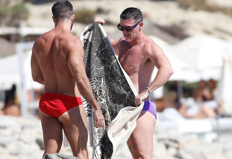 Najseksi muškarac današnjice: Glumac Luk Evans se ne odvaja od svog dečka, imaju i isti kupaći!