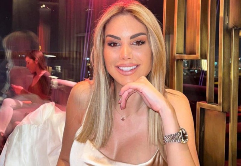 OPET IMA DVIJE, A NE JEDNU! Ivu prozivali zbog silikona, ona otišla na plastičnu operaciju - evo kako sada izgledaju!