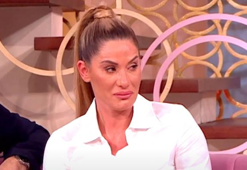 RAZVUKAO ME JE PO KUHINJI, A ONDA TUKAO METLOM: Ana Ćurćić više neće da šuti, isplivali jezivi detalji iz života sa Zvezdanom Slavnićem!