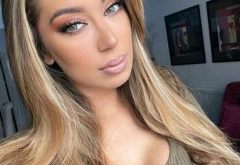 PEH NA NASTUPU! Pjevačici Tei Tairović ISPALE GRUDI, uska haljina NIJE izdržala performans