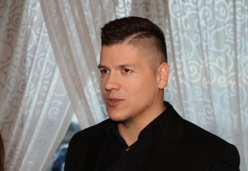 SLOBA PONOVO SPASIO ŽIVOT: Momak ležao pored puta, niko nije stao da vidi da li je živ