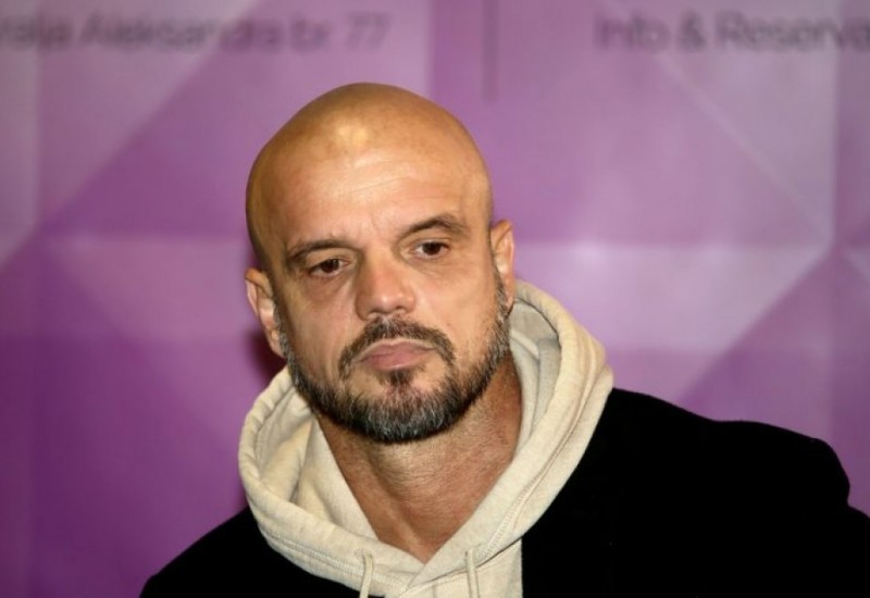 Voli te tvoj brat, neka te dobri anđeli čuvaju: Pjevač u suzama, još jedna tragična vijest u nizu...