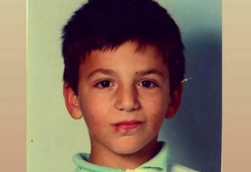 FOTKA IZ MLADOSTI JEDNOG OD NAJVEĆIH RIJALITI ZAVODNIKA: Da li ga prepoznajete?