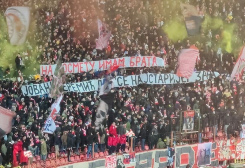Uvrijedljiv potez „delija“: Vulgarnim transparentom prozvali Jovanu Jeremić