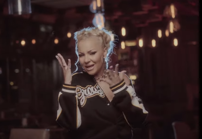 PRIJETI DA POKORI TRENDING: Ivana Selakov izbacila novu pjesmu, a naziv numere će mnoge zbuniti