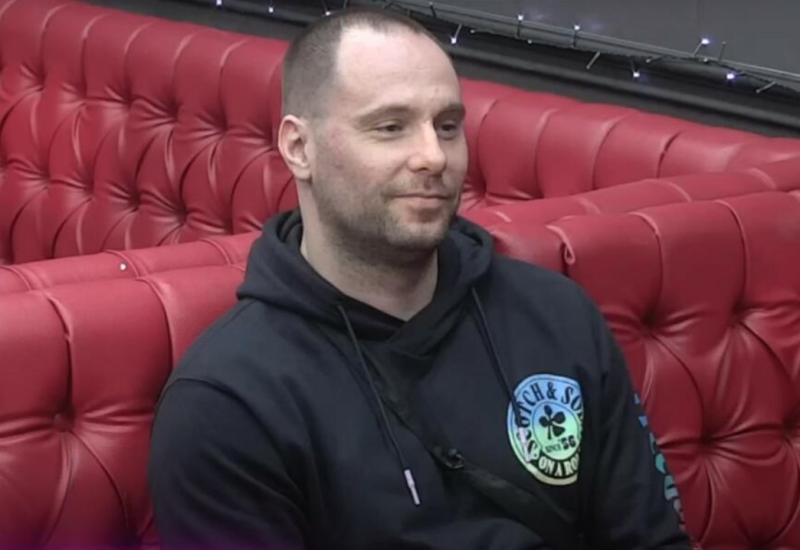 ZVEZDAN KAO TRI U JEDAN: Anu grije, Anđelu hladi, a iz Maje ne bi da ga vadi