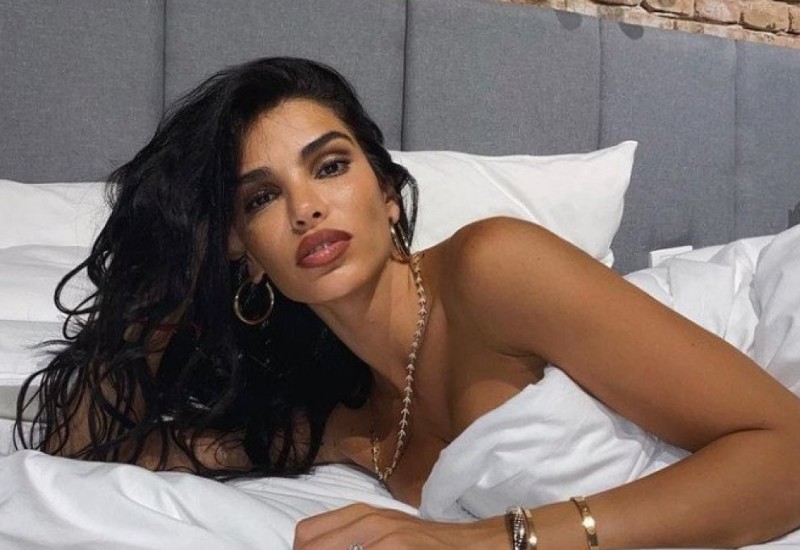 UPOZNAJTE NAJVATRENIJU ŽENU SRPSKOG FUDBALERA: Dekolte u KRUPNOM KADRU, grrrrrrmi kako izgleda