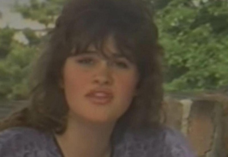 RIJETKO KO MOŽE DA PREPOZNA PJEVAČICU SA SLIKE: Zbog njenih prirodnih grudi lude muškarci