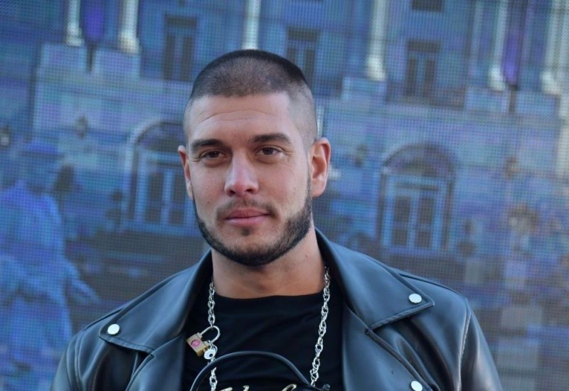 DEJAN DRAGOJEVIĆ NIJE JEDINI: Ove poznate ličnosti su aktivne na aplikaciji za upoznavanje