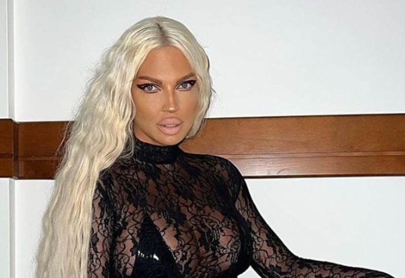 DOK PLJUJE KARLEUŠU, KOPIRA JOJ STAJLING: Dara u fejk kombinezonu, a ovaj na Jeleni košta bogatstvo