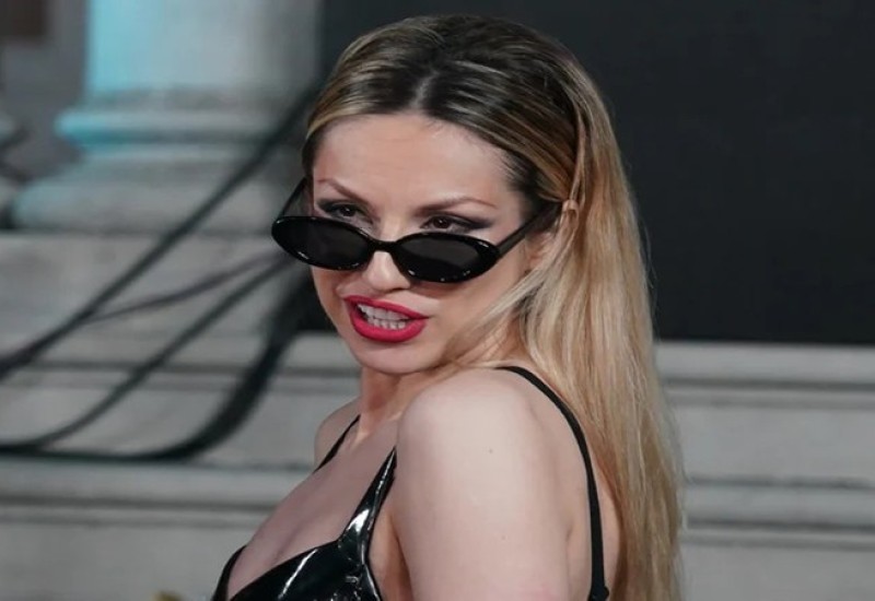 'TUŽBA, BAJO MOJ, PA LAJ' Rada Manojlović riješila da presavije tabak i tuži FANA koji tvrdi da joj je platio 10.000 EVRA, kako bi bio INTIMAN s njom!