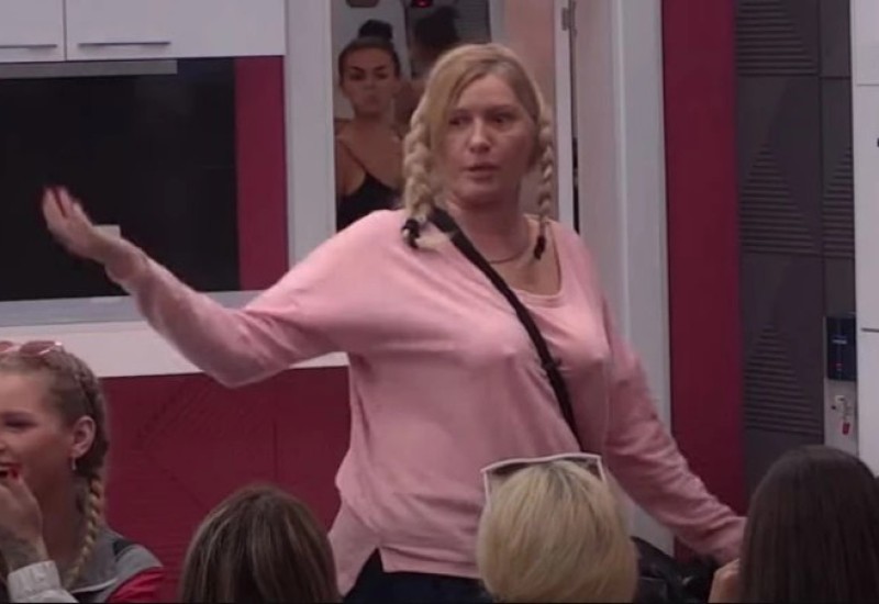 "JECO, HOĆEŠ LI SE KUPATI?" Jelena Golubović zapanjila zadrugare svojom NEHIGIJENOM: "Teško ćemo se osloboditi ovog smrada"!