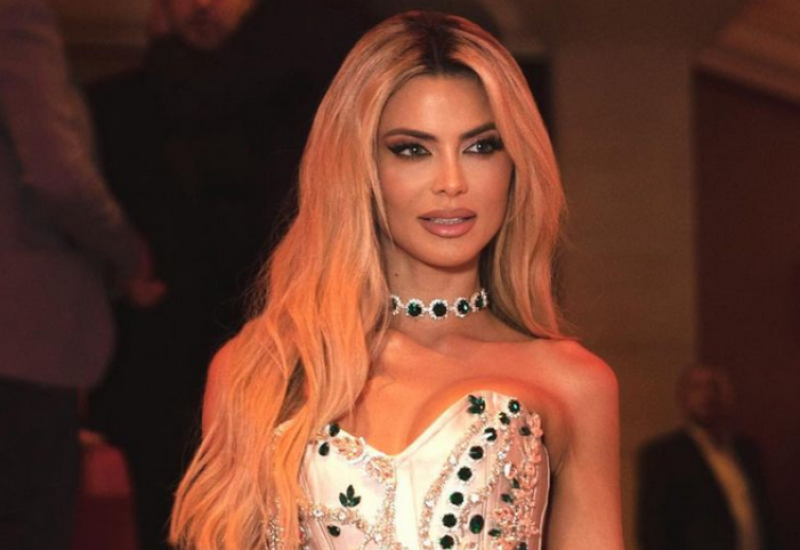 KRISTALI, ŠLICEVI, LANCI I DUBOKI DEKOLTE: Sve oči uperene u Milicu Pavlović, zasjenila sve u najvrelijem izdanju