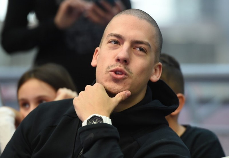 Otkačili ga sponzori, pa mora da pere kola: Račune Bake Praseta nema više ko da puni za bahaćenje, evo čime će sad da se bavi!