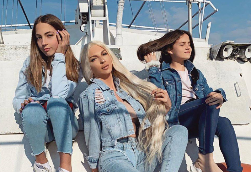 Od Duška NI TRAGA NI GLASA! ROĐENDAN SA MAMOM! KARLEUŠA SA ĆERKAMA NAPUSTILA SRBIJU