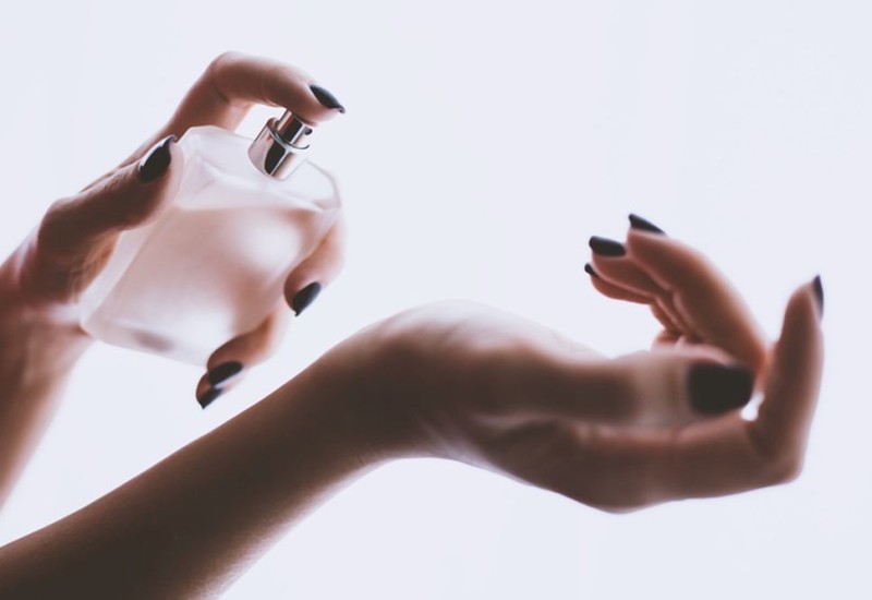 Mali trikovi da vam parfem duže traje i intenzivnije miriše