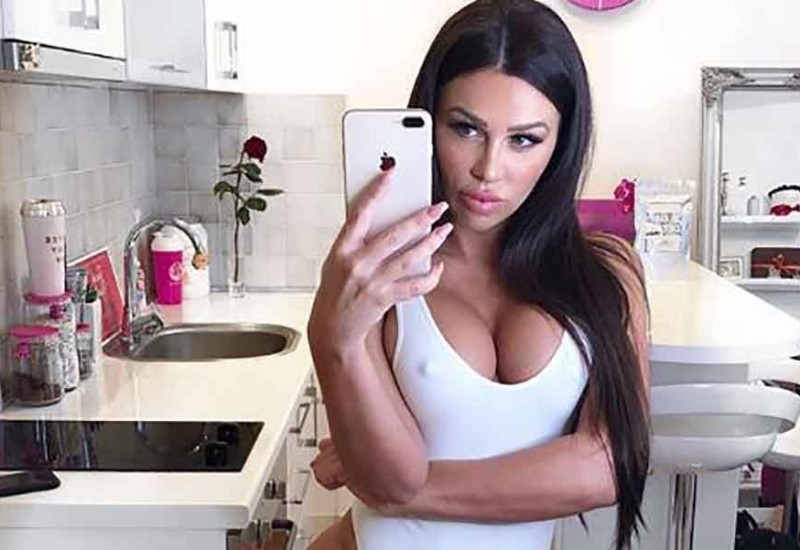 Stanija polugola otvorila vrata raskošnog doma: Starletina retrospektiva praznika