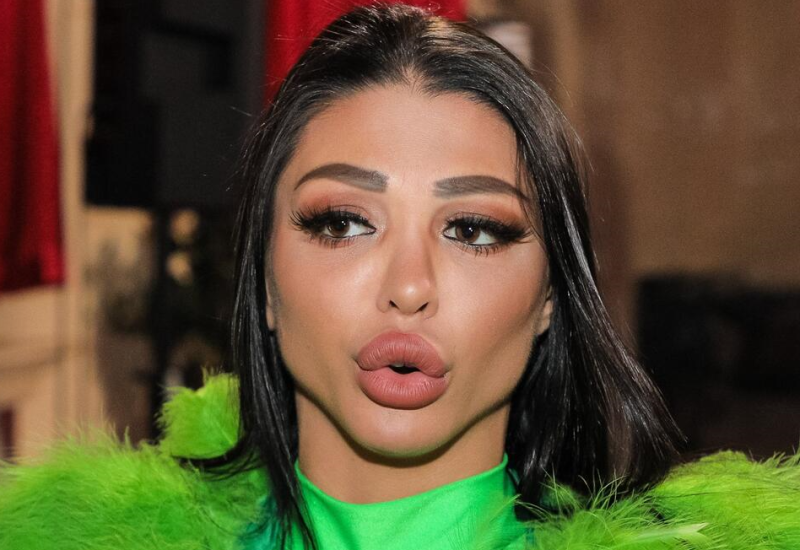 KONJSKI ZUBI I FEJK GARDEROBA: Maja Marinković napadnuta, pa se brani svim silama