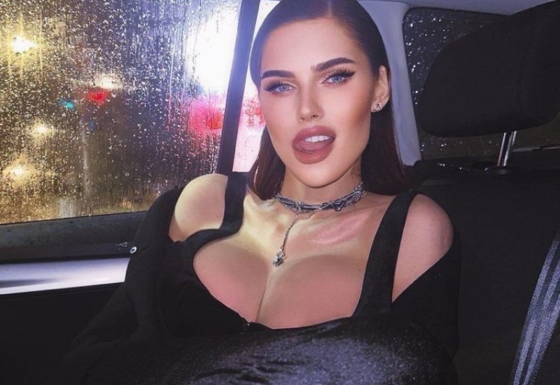 KONTROVERZNA ZADRUGARKA NEPREPOZNATLJIVA: Deniz Dejm se pretvorila u ledenu kraljicu