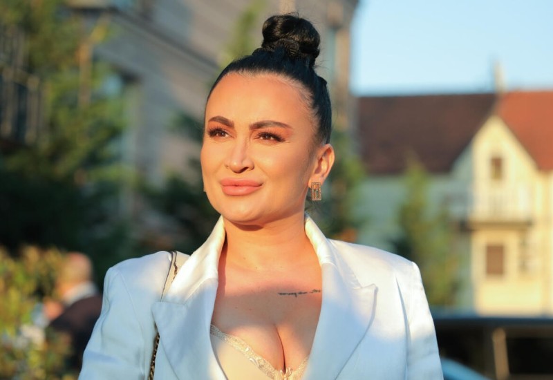 Andreana Čekić pojavila u pratnji ovog takmičara: Evo kako je Saša reagovao kada ju je vidio