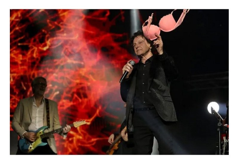 Zdravko Čolić “zapalio” Zadar: U glavu mu doletio i grudnjak vatrene gospođe