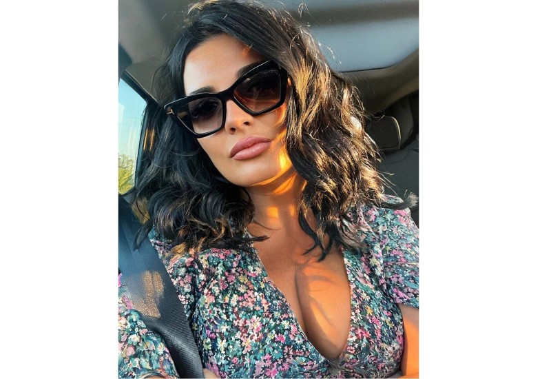 Da li je ovo najizazovniji dekolte Milene Popović? RASPUSTILA GRUDI SKROZ, a komentari pljušte: "UF, BEZ TEKSTA SAM"!