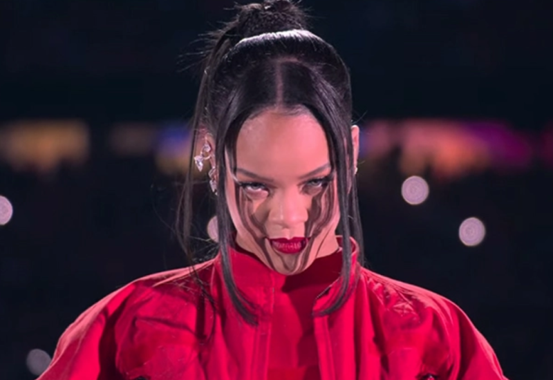 VRTOGLAVA CIFRA: Evo koliko je koštala Rijanina modna kombinacija sa Super Bovla (FOTO)