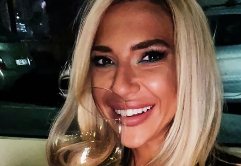 JOVANA JEREMIĆ OBJAVILA VRELE FOTKE NA KOJIMA JE POTPUNO NAGA! Voditeljka se ovako opušta, a kadrovima raspametila muškarce!