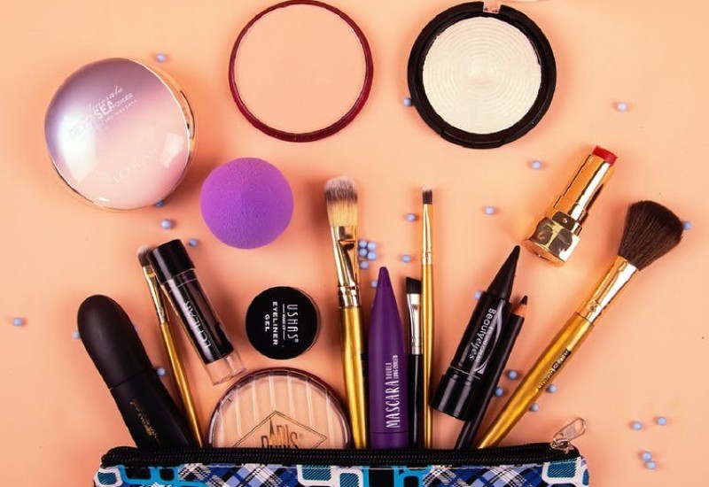 Ne bacajte u smeće: Kako popraviti razbijenu ili rastopljenu šminku?