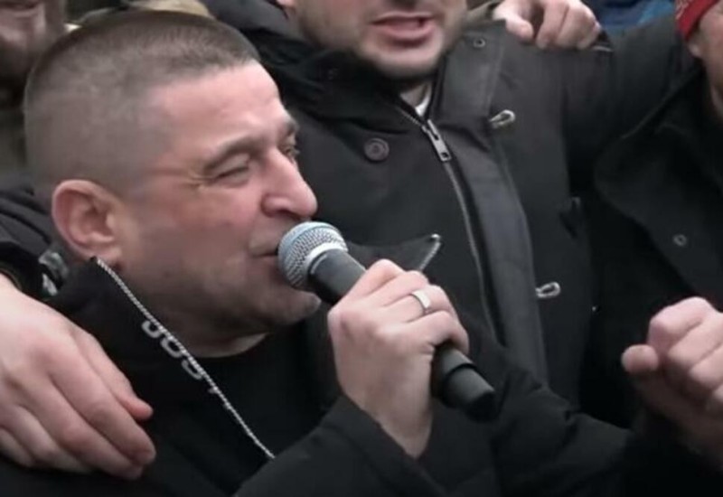 BAJA MALI KNINDŽA DAO BAKŠIŠ dječaku iz PUBLIKE! Pjevač gestom oduševio sve PRISUTNE , orila se PJESMA