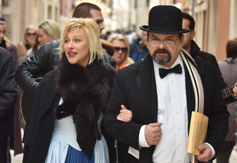 Hrvatska glumica sa porodicom pravila haos u kafani