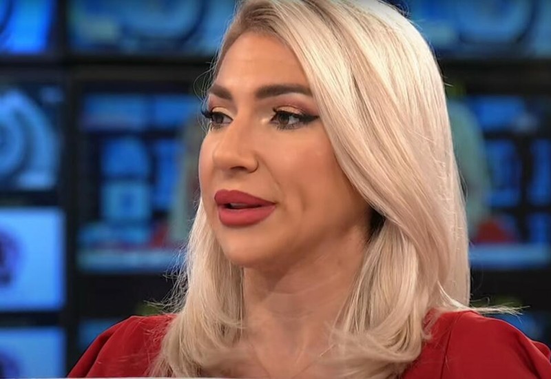 JOVANA U CRVENOM MINIĆU BACILA SVE U TRANS! Nikad kraća haljina, istakla noge, svi gledaju u jedno!