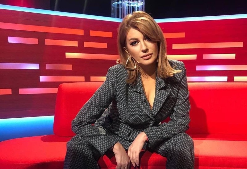 U TIGRASTOM KUPAĆEM KOSTIMU ZATEGNUTA KAO PRAĆKA