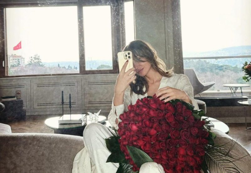 EMINA JAHOVIĆ IMA PRELIJEP RAZLOG ZA SLAVLJE: Pjevačica sija od sreće