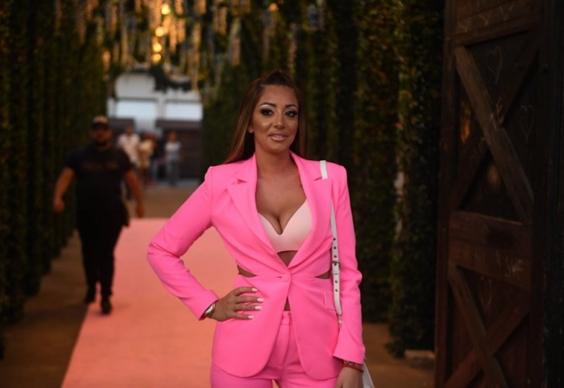 OTAC JE ZAKLJUČAVAO U SOBU I POTEZAO NOŽ NA NJU! Zadrugarka otkrila JEZIVE DETALJE iz djetinjstva: "PAMTIM GAJTANE I KAIŠ"