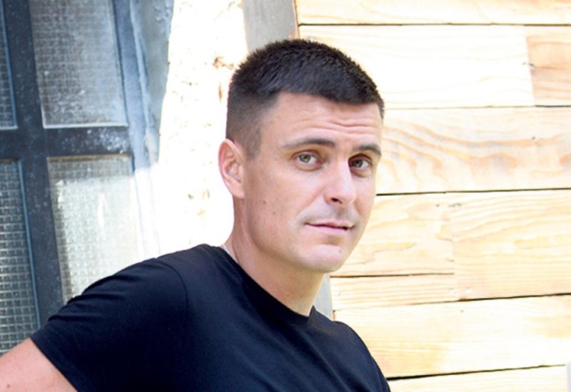 SVI ZNATE OVOG GLUMCA, A NEMATE POJMA DA JE ON OTAC VUKA KOSTIĆA: Svi ga pamte po ovoj sceni iz SREĆNIH LJUDI!