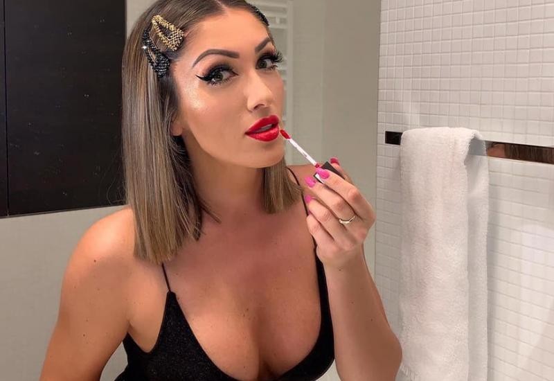 POZIRALA GOLA U KADI: Hana Hadžiavdagić zapalila Instagram vrelom fotografijom