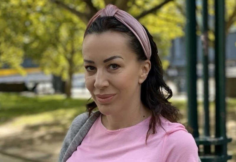 POVRATAK NAKON SKANDALA I ZATVORA: Romana objavila singl “Kontraverzan”